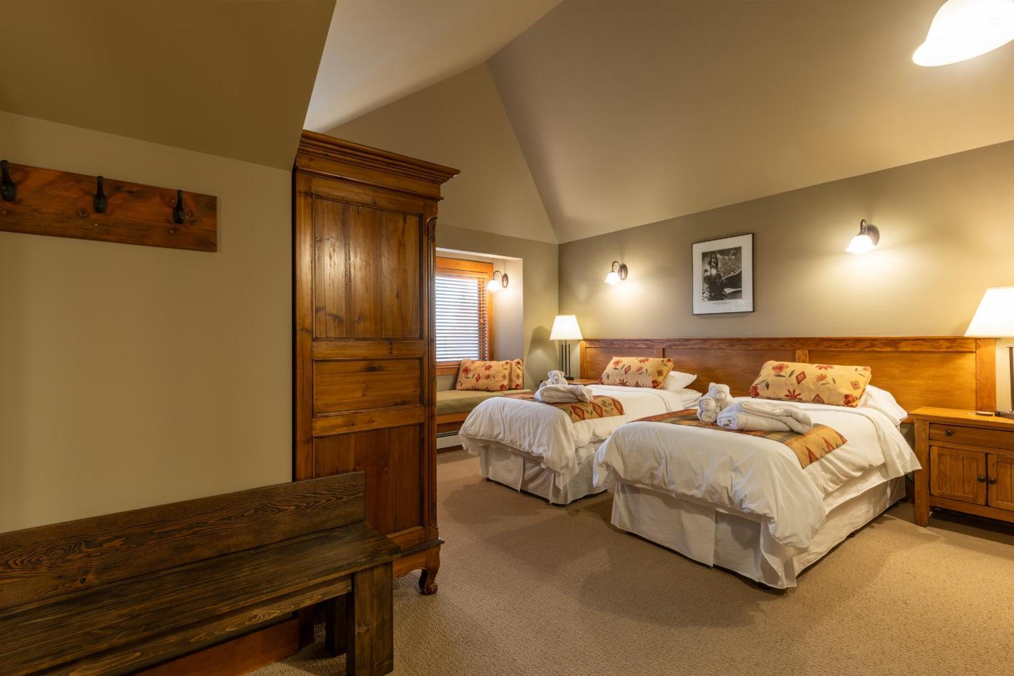 Vagabond Lodge At Kicking Horse Golden Zewnętrze zdjęcie