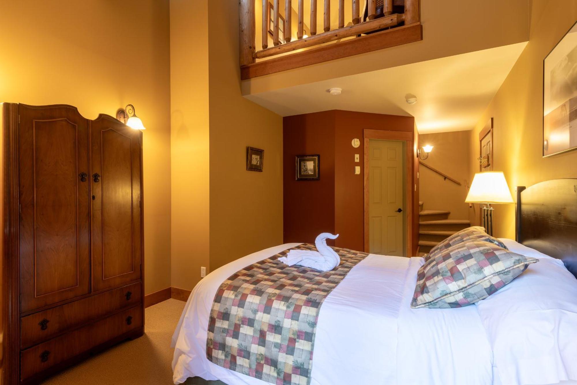 Vagabond Lodge At Kicking Horse Golden Zewnętrze zdjęcie