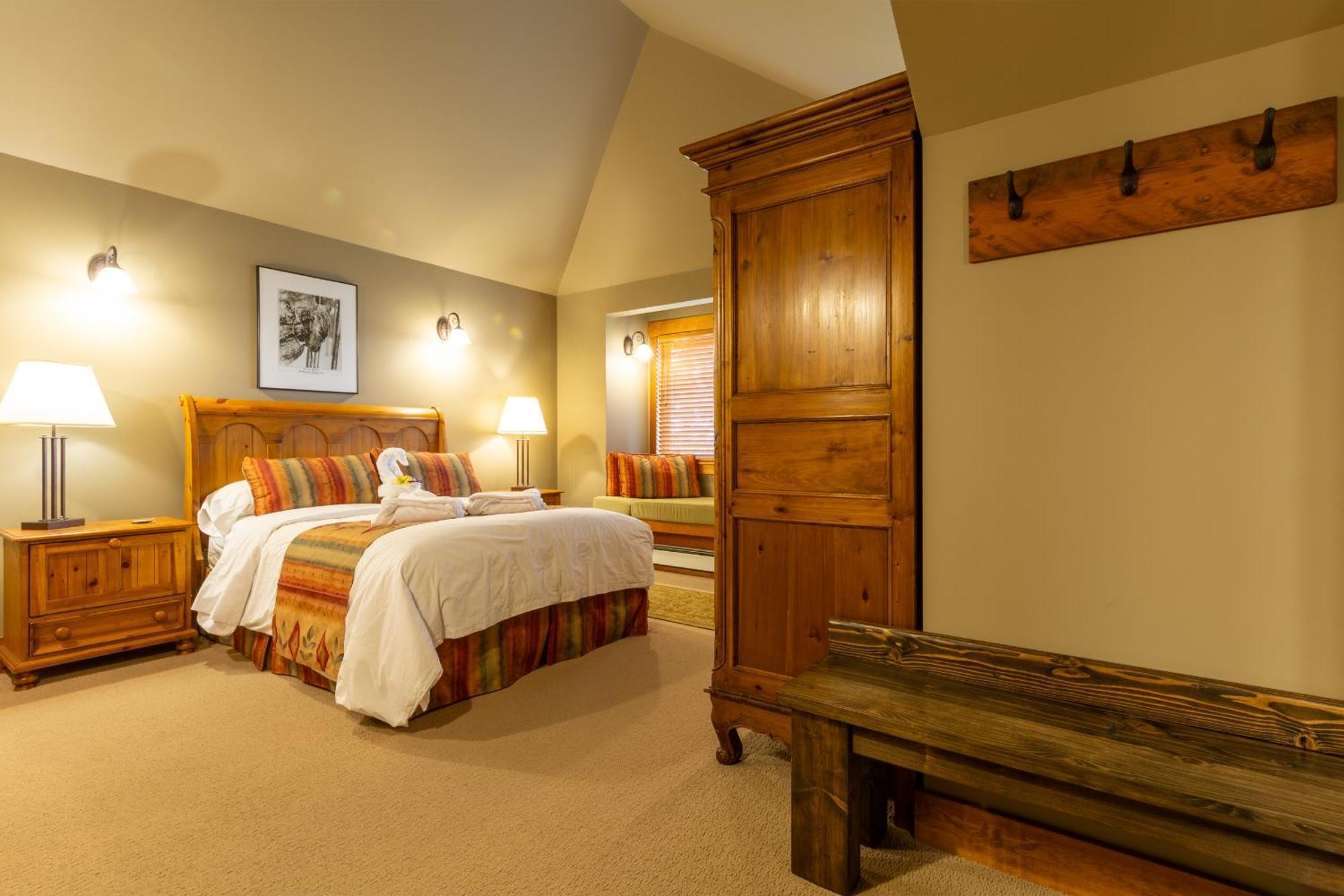 Vagabond Lodge At Kicking Horse Golden Zewnętrze zdjęcie