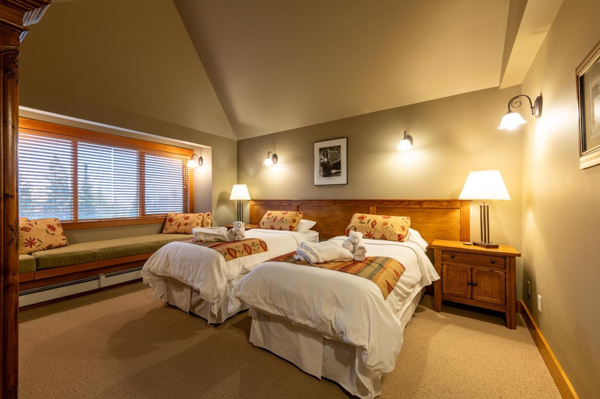 Vagabond Lodge At Kicking Horse Golden Zewnętrze zdjęcie
