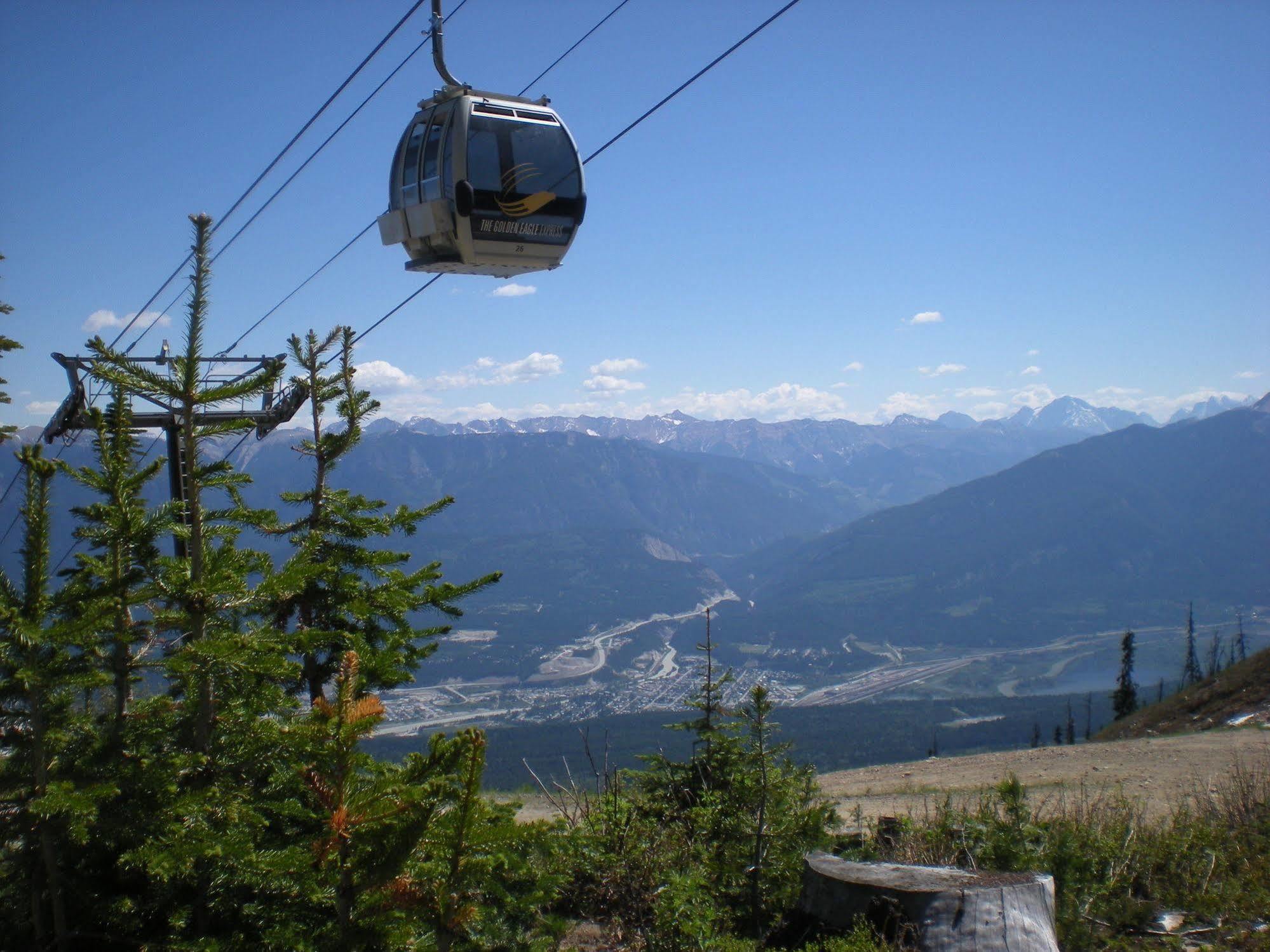 Vagabond Lodge At Kicking Horse Golden Zewnętrze zdjęcie